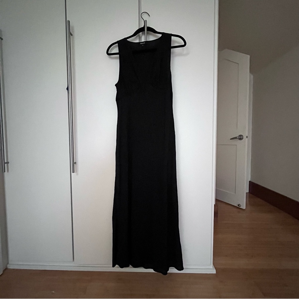 Madewell Black V Neck Midi Dress